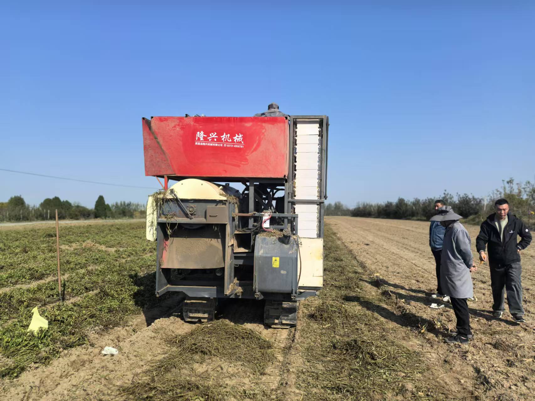 自走式花生摘果机